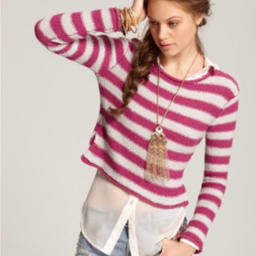 FP Beach urbin outfitter sweater top
SZ Large